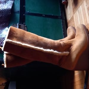 Arche tan shearling boots size 6.5